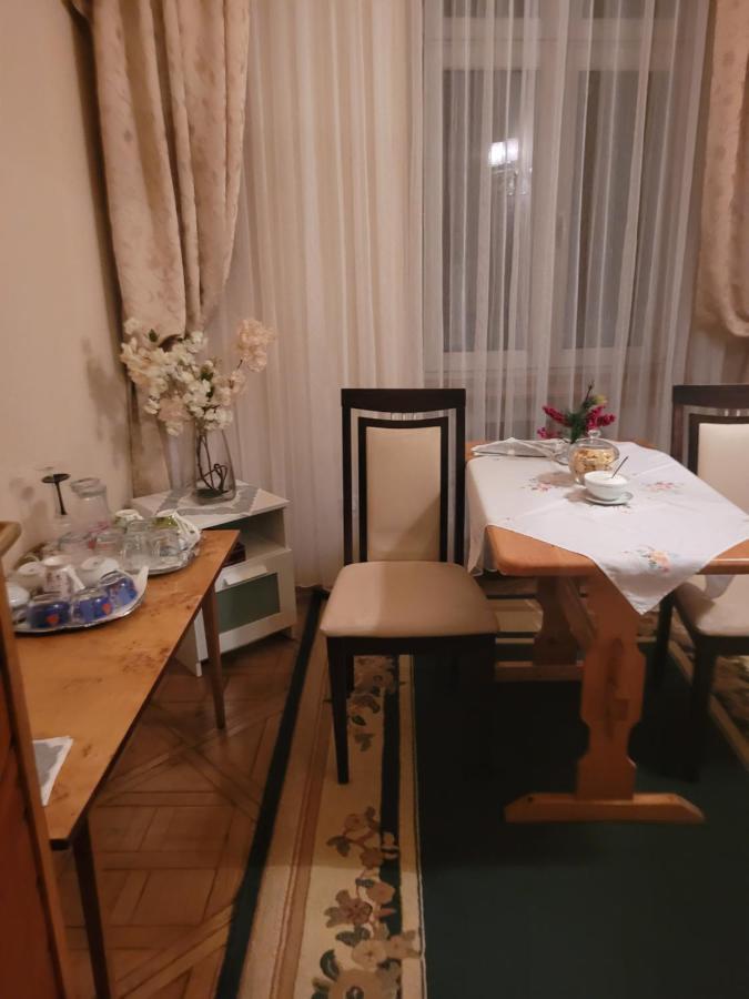 Pokoje Goscinne Victoria Krakau Exterior foto