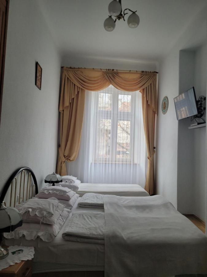 Pokoje Goscinne Victoria Krakau Exterior foto